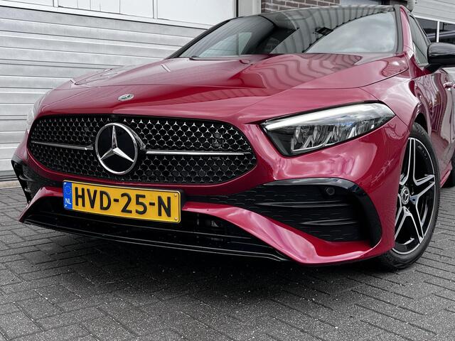 Mercedes-Benz A-KLASSE 180 Star Edition AMG | Night Pakket | Panoramadak | Apple CarPlay | Android Auto | Sfeerverlichting | Stoelverwarming | Parkeersensoren | Achteruitrijcamera | Elektrisch Inklapbare Buitenspiegels