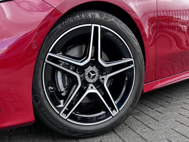 Mercedes-Benz A-KLASSE 180 Star Edition AMG | Night Pakket | Panoramadak | Apple CarPlay | Android Auto | Sfeerverlichting | Stoelverwarming | Parkeersensoren | Achteruitrijcamera | Elektrisch Inklapbare Buitenspiegels