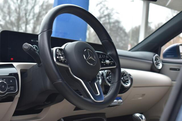 Mercedes-Benz A-KLASSE 180 Business Solution Luxury | 1e Eigenaar | Lederen bekleding | Navigatie | Sfeerverlichting | 12 mnd BOVAG garantie | Whatsapp 06-53188999