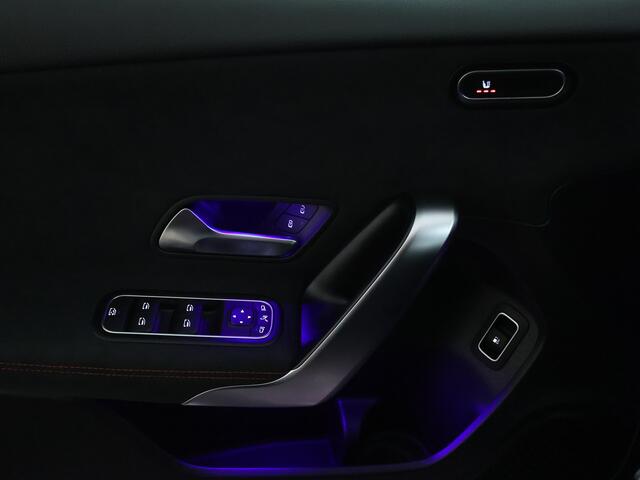 Mercedes-Benz A-KLASSE 250 e Star Edition AMG Line | AMG Line | Sfeerverlichting | Achteruitrijcamera | Apple CarPlay | Inclusief 24 maanden MB Certified garantie voor Europa.