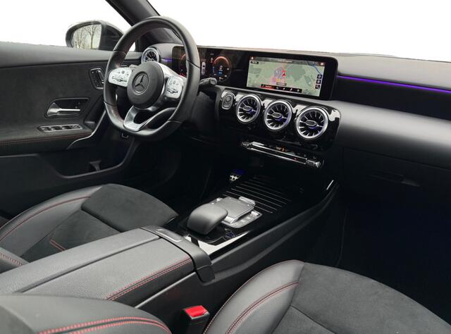 Mercedes-Benz A-KLASSE 250e AMG Line I Alcantara I Widescreen I Ambient Light | Apple Carplay/Android Auto | DAB | LED koplampen