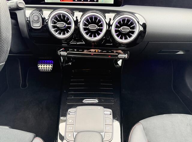 Mercedes-Benz A-KLASSE 250e AMG Line I Alcantara I Widescreen I Ambient Light | Apple Carplay/Android Auto | DAB | LED koplampen