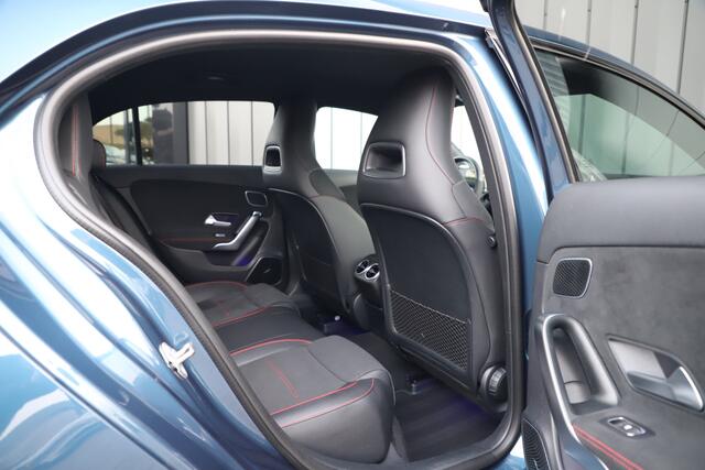 Mercedes-Benz A-KLASSE 250 AMG 4-Matic | 224PK | Adapt. onderstel | Head-up | Burmester | Multibeam | Sfeerverlichting | ACC | Stoelverw. | 2019.