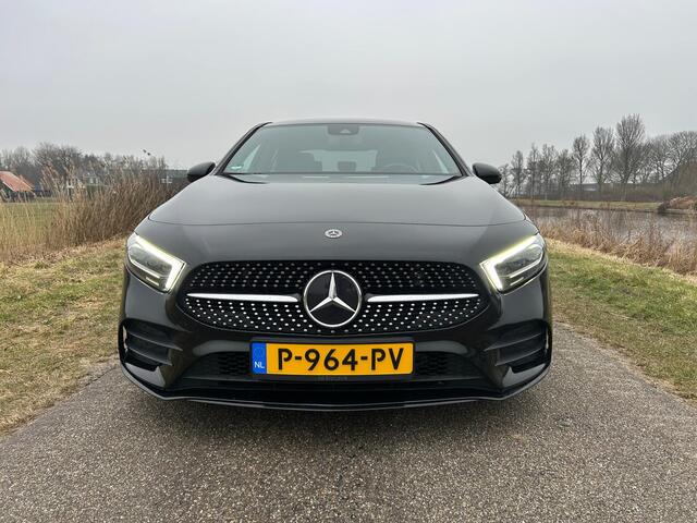 Mercedes-Benz A-KLASSE 180 Business Solution AMG Pano / Sfeerverlichting / Camera
