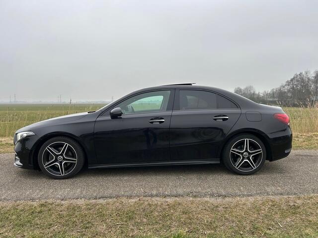 Mercedes-Benz A-KLASSE 180 Business Solution AMG Pano / Sfeerverlichting / Camera