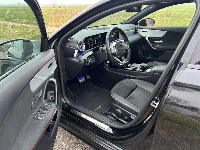 Mercedes-Benz A-KLASSE 180 Business Solution AMG Pano / Sfeerverlichting / Camera