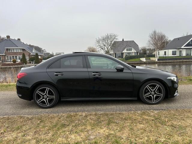 Mercedes-Benz A-KLASSE 180 Business Solution AMG Pano / Sfeerverlichting / Camera