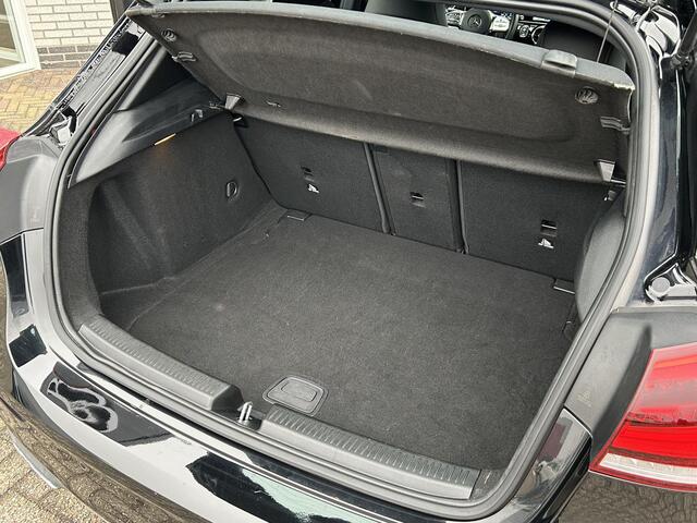 Mercedes-Benz A-KLASSE 180 Business Solution AMG | Carplay | Stoelverwarming | Led Koplampen