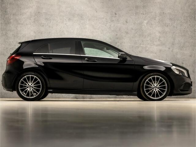 Mercedes-Benz A-KLASSE 180 AMG Sport Automaat (APPLE CARPLAY, GROOT NAVI, CAMERA, LEDER, STOELVERWARMING, SPORTSTOELEN, GETINT GLAS, KEYLESS START, NIEUWE APK, NIEUWSTAAT)