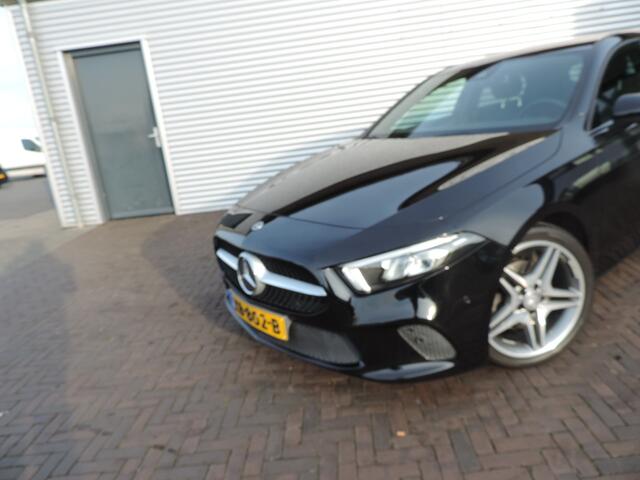 Mercedes-Benz A-KLASSE 200 Business Solution AMG