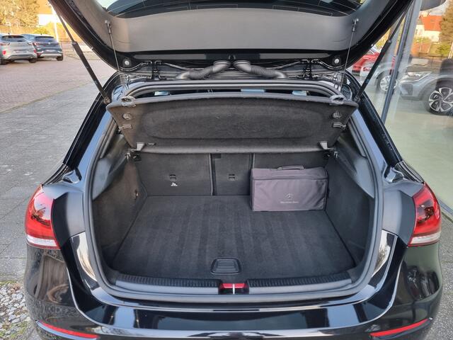 Mercedes-Benz A-KLASSE 250 e | AMG | 2022 | Ambient light | Widescreen | 66dkm | Rijklaar | Nieuwstaat!