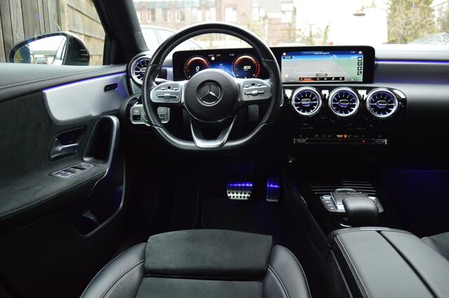 Mercedes-Benz A-KLASSE 200 AMG Led Panorama Distronic Widescreen Sfeer Camera Night Pdc