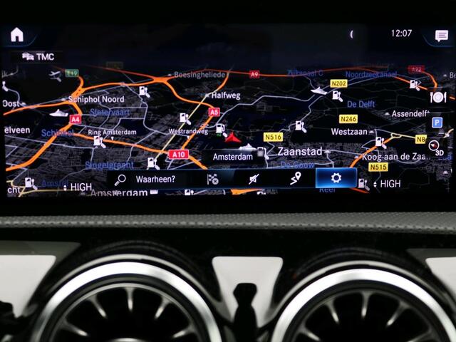 Mercedes-Benz A-KLASSE 180 Business Solution Achteruitrijcamera | Ledkoplampen | Stoelverwarming | Spiegelpakket | Sfeerverlichting. Inclusief 24 maanden Mercedes-Benz Certified garantie voor Europa.