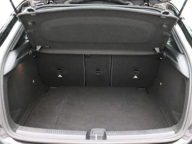 Mercedes-Benz A-KLASSE 180 Business Solution Luxury Ledkoplampen | Achteruitrijcamera | Stoelverwarming voor | Sfeerverlichting | Licht- en zicht pakket. Inclusief 24 maanden Mercedes-Benz Certified garantie voor Europa.
