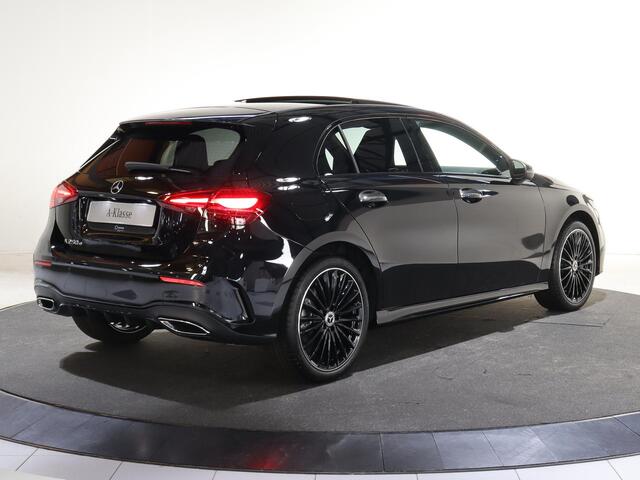Mercedes-Benz A-KLASSE 250e Business Solution AMG | Panoramadak | Stoelverwarming | Achteruitrijcamera | Multibeam LED | Keyless Entry/Go | Nightpakket |
