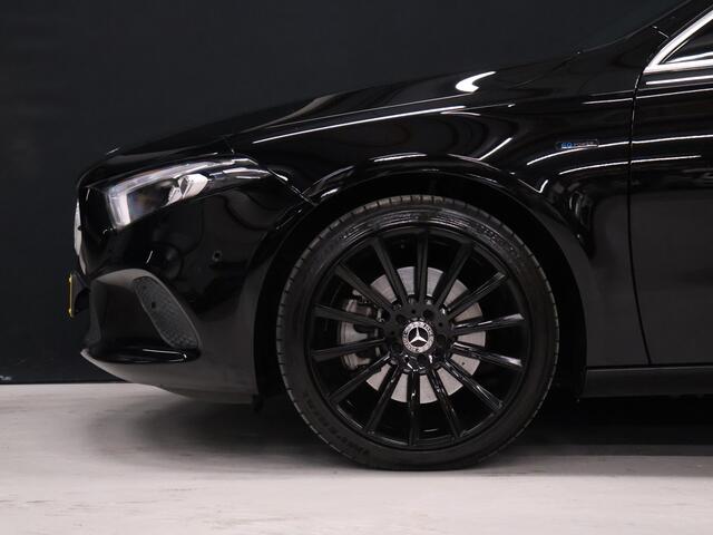Mercedes-Benz A-KLASSE 250 e Business Solution Luxury Limited [SCHUIFDAK, CAMERA, SFEERVERLICHTING, LEDER, SPORTSTOELEN, STOELVERWARMING, NIEUWSTAAT]