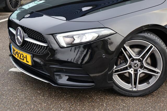 Mercedes-Benz A-KLASSE 180 Business Solution AMG I BTW I Automaat I Camera I MBUX I Widescreen I LED I Stoelverwarming I Nederlandse auto I I Night pakket I Parkeersensoren I