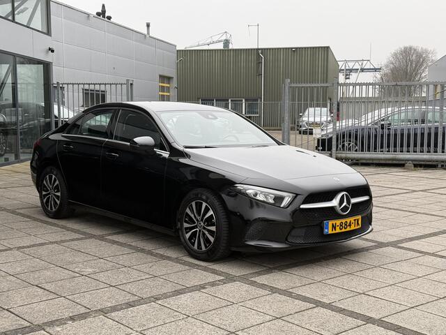 Mercedes-Benz A-KLASSE 180 Aut. Business Sol. | Trekhaak | Camera | Navi |
