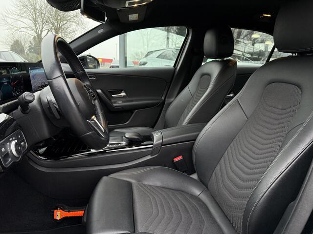 Mercedes-Benz A-KLASSE 180 Aut. Business Sol. | Trekhaak | Camera | Navi |