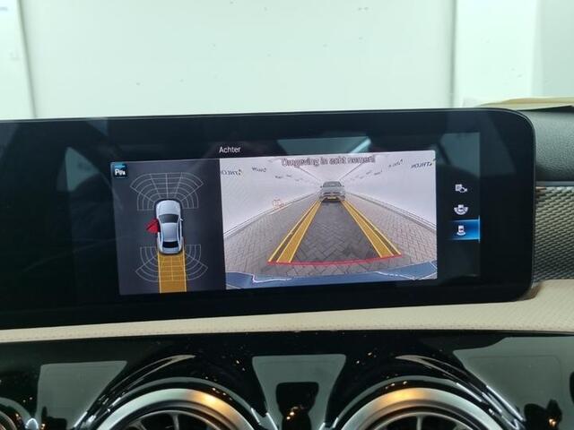 Mercedes-Benz A-KLASSE 180d Business Sol. Luxury Line | Navi | Camera | Sfeer Verlichting