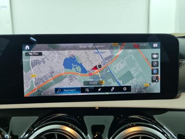 Mercedes-Benz A-KLASSE 180d Business Sol. Luxury Line | Navi | Camera | Sfeer Verlichting