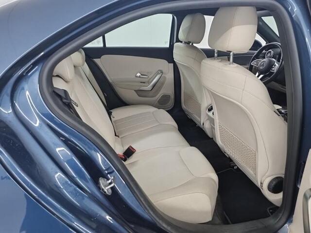 Mercedes-Benz A-KLASSE 180d Business Sol. Luxury Line | Navi | Camera | Sfeer Verlichting