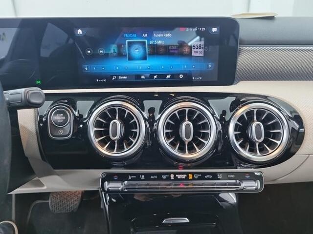 Mercedes-Benz A-KLASSE 180d Business Sol. Luxury Line | Navi | Camera | Sfeer Verlichting