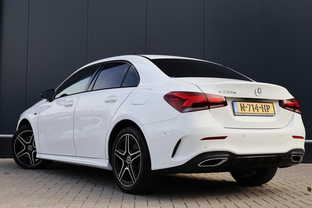 Mercedes-Benz A-KLASSE 250 e Business Solution AMG Line Automaat | Widescreen | Sfeerverlichting | Camera | 18 Inch | Night pakket