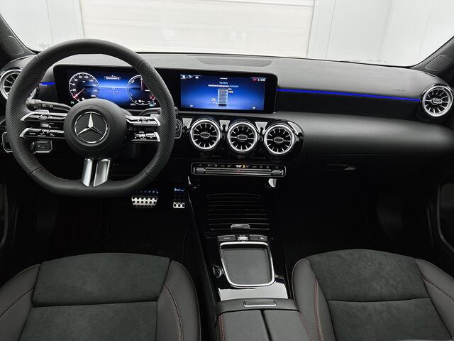 Mercedes-Benz A-KLASSE 250 e Business Solution AMG | Panoramaschuifdak | Smartphone-integratie | Sfeerverlichting | MULTIBEAM LED | Stoelverwarming voor | Achteruitrijcamera |
