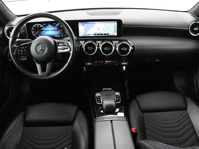 Mercedes-Benz A-KLASSE 200 Business Solution Plus Upgrade | Panoramadak | Stoelverwarming | Half leder | Widescreen | Camera | Navigatie | Park Assist | Cruise control | Full LED