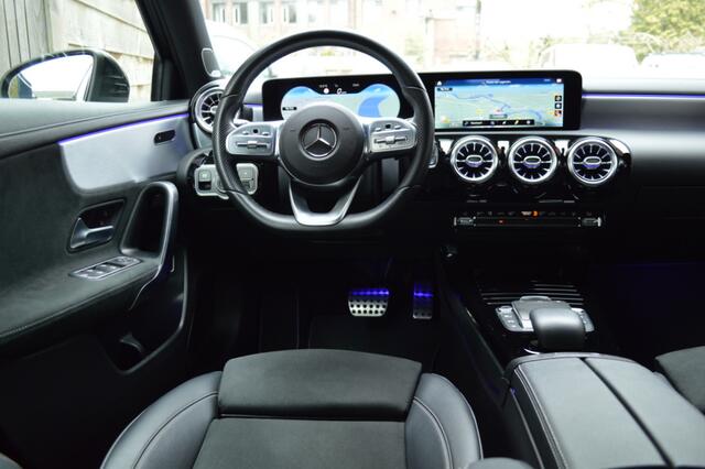 Mercedes-Benz A-KLASSE 250 e AMG Led Panorama Burmester Widescreen Sfeer Camera Night Augmented Pdc