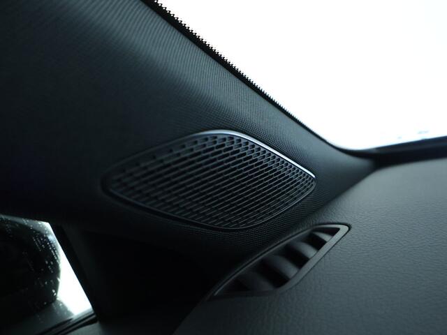 Mercedes-Benz A-KLASSE 250 e AMG NIghtpakket | Panoramadak | Distronic | Alarm | Dode Hoek Ass | Keyless Go | Sfeerverlichting | Inclusief 24 maanden Mercedes-Benz Certified garantie voor Europa |