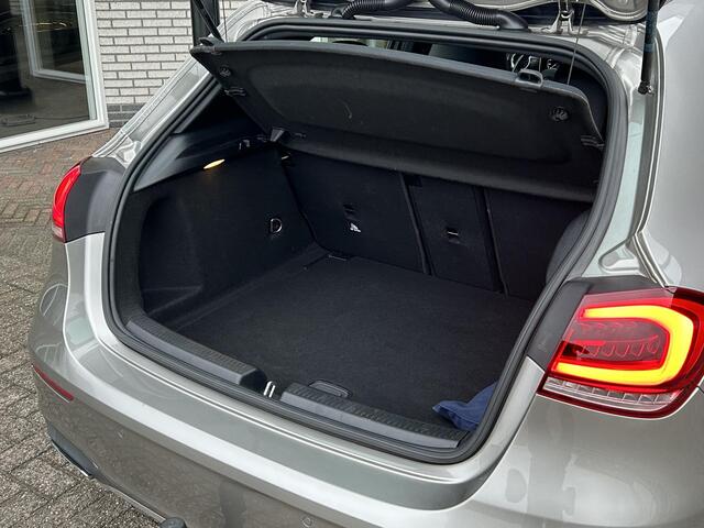 Mercedes-Benz A-KLASSE 180 Business Solution AMG | Trekhaak | Cruise Control | Stoelverwarming