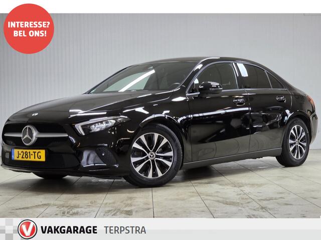 Mercedes-Benz A-KLASSE 180 Business Solution/ LED Koplampen/ Wide-Screen/ Stoelverw./ Camera/ Zwarte-Hemel/ 16'' LMV/ Keyless-GO/ DAB+/ Navi/ Clima/ Cruise/ Bluetooth/ PDC V+A/ Extra getint glas.