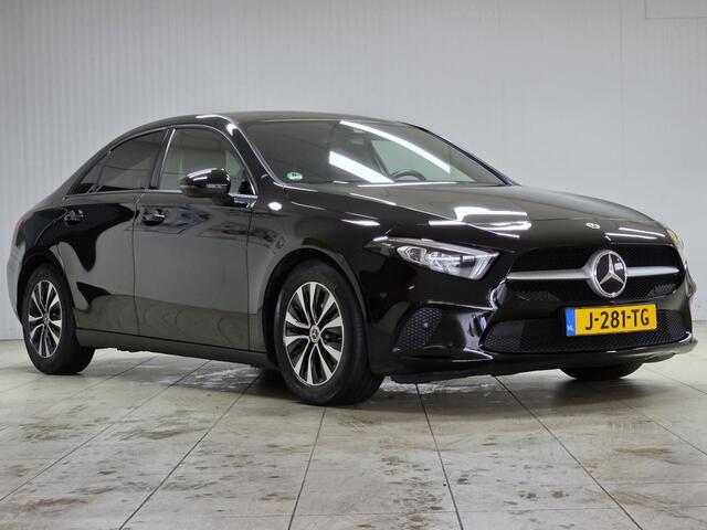 Mercedes-Benz A-KLASSE 180 Business Solution/ LED Koplampen/ Wide-Screen/ Stoelverw./ Camera/ Zwarte-Hemel/ 16'' LMV/ Keyless-GO/ DAB+/ Navi/ Clima/ Cruise/ Bluetooth/ PDC V+A/ Extra getint glas.