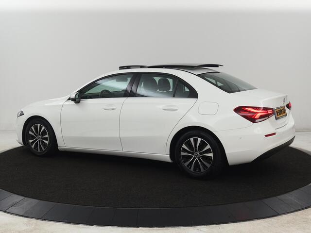 Mercedes-Benz A-KLASSE 180 Business Solution | Panoramadak | Stoelverwarming | Full LED | Half leder | Widescreen | Navigatie | Park Assist | Cruise control | Camera | Bluetooth | Climate control