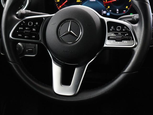 Mercedes-Benz A-KLASSE 180 Business Solution | Panoramadak | Stoelverwarming | Full LED | Half leder | Widescreen | Navigatie | Park Assist | Cruise control | Camera | Bluetooth | Climate control