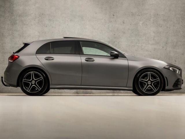 Mercedes-Benz A-KLASSE 180 AMG Night Upgrade Automaat (SCHUIFDAK, MAT GRIJS, GROOT NAVI, CAMERA, LEDER/ALCANTARA, SPORTSTOELEN, STOELVERWARMING, GETINT GLAS, NIEUWSTAAT)