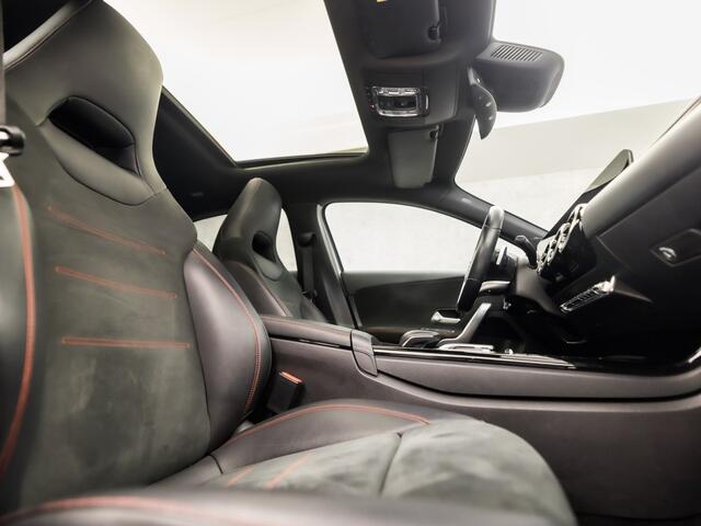 Mercedes-Benz A-KLASSE 180 AMG Night Upgrade Automaat (SCHUIFDAK, MAT GRIJS, GROOT NAVI, CAMERA, LEDER/ALCANTARA, SPORTSTOELEN, STOELVERWARMING, GETINT GLAS, NIEUWSTAAT)