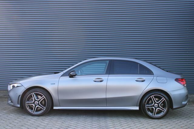 Mercedes-Benz A-KLASSE 250 e Business Solution AMG Limited Sfeerverlichting Camera Leer/Alcantara