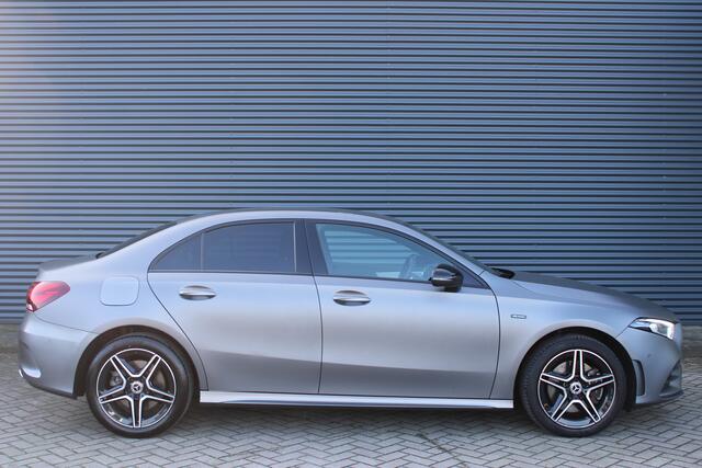 Mercedes-Benz A-KLASSE 250 e Business Solution AMG Limited Sfeerverlichting Camera Leer/Alcantara