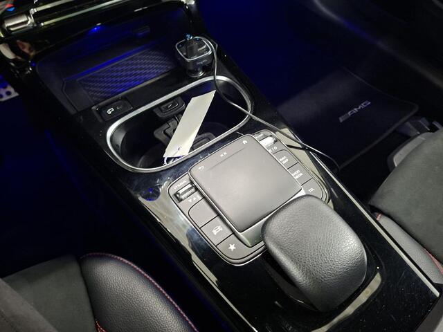 Mercedes-Benz A-KLASSE 250 e Premium Plus | Panoramadak | Ambiance Verlichting | Stoelverwarming | Camera | Navigatie | Apple Carplay | Keyless | Cruise Control | DAB |