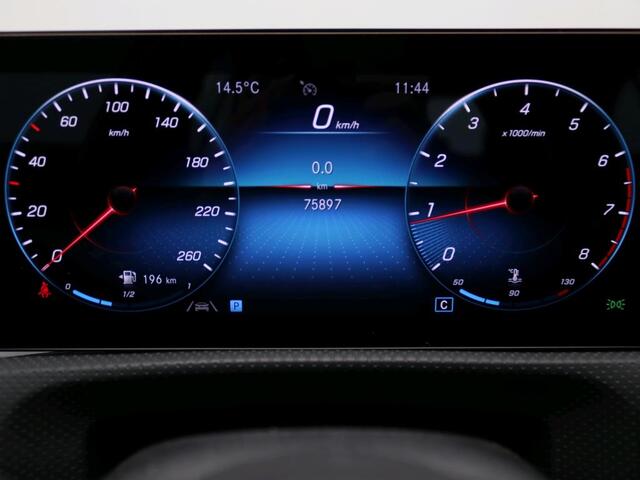 Mercedes-Benz A-KLASSE 160 Business Solution Luxury Ledkoplampeb | MBUX augmented reality voor navigatie | Sfeerverlichting | Stoelverwarming voor | Achteruitrijcamera. Inclusief 24 maanden Mercedes-Benz Certified garantie voor Europa.