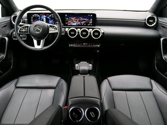 Mercedes-Benz A-KLASSE 180 Business Solution Luxury Ledkoplampen | Sfeerverlichting | Stoelverwarming | Parkeerpakket met achteruitrijcamera. Inclusief 48 maanden MB Certified garantie voor Europa.