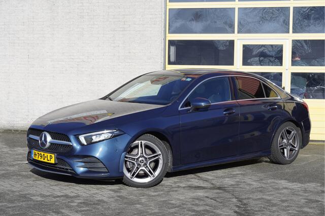 Mercedes-Benz A-KLASSE 180 Automaat! Business Solution AMG BJ2020 Lmv 18" | Led V+A | Pdc | Navi | Achteruitrijcamera | Virtual cockpit | Climate control | Cruise control | Sportstoelen | Verwarmde voorstoelen | Zwarte hemel | Extra getint glas