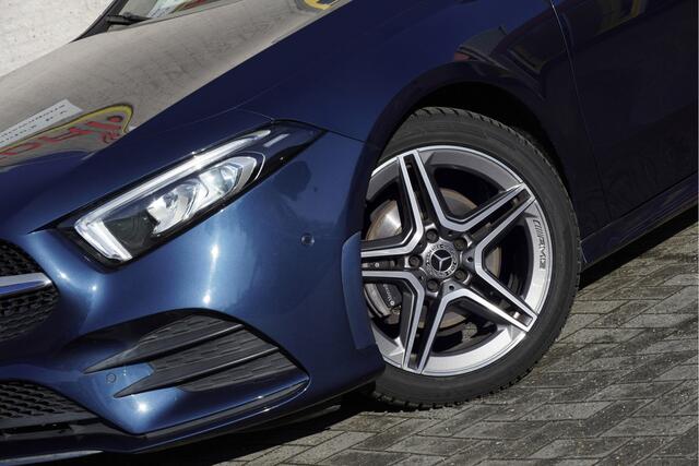 Mercedes-Benz A-KLASSE 180 Automaat! Business Solution AMG BJ2020 Lmv 18" | Led V+A | Pdc | Navi | Achteruitrijcamera | Virtual cockpit | Climate control | Cruise control | Sportstoelen | Verwarmde voorstoelen | Zwarte hemel | Extra getint glas