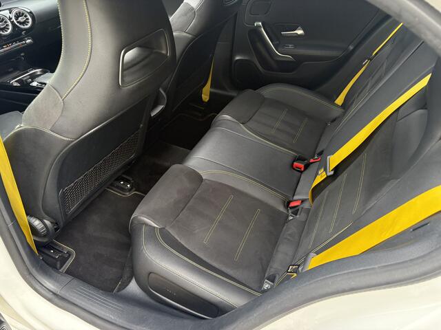 Mercedes-Benz A-KLASSE 250 Premium Plus / AUTOMAAT / PANORAMADAK / AMG PAKKET / EDITION 1 / 155dkm!