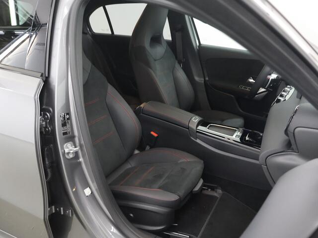 Mercedes-Benz A-KLASSE 250e Business Solution AMG | Panoramaschuifdak | Premium Plus | Head-up display | Dodehoekassistent |