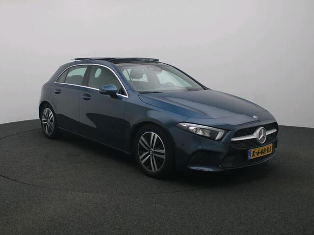 Mercedes-Benz A-KLASSE 180 Business Solution Luxury Panorama Schuif-Kanteldak | Parkeerpakket met achteruitrijcamera | Ledkoplampen | Sfeerverlichting | Apple CarPlay Inclusief 48 maanden MB Certified garantie voor Europa.