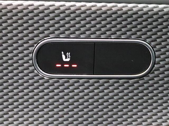 Mercedes-Benz A-KLASSE 180 Business Solution Luxury Panorama Schuif-Kanteldak | Parkeerpakket met achteruitrijcamera | Ledkoplampen | Sfeerverlichting | Apple CarPlay Inclusief 48 maanden MB Certified garantie voor Europa.